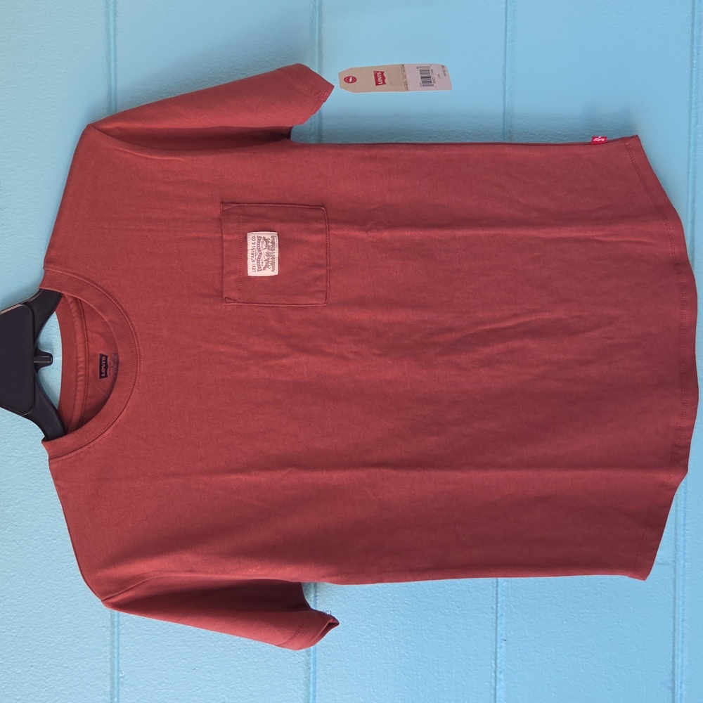2/$15 NWT "Levi's" Young Men's T-Shirt Size Large